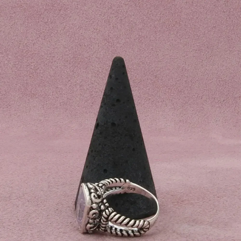 Elegant Silver Women's Ring with Clear Gemstone - Picture 3 of 3